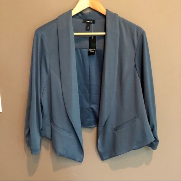 Torrid Blue crepe open blazer with Ruched Sleeves - Picture 4 of 9